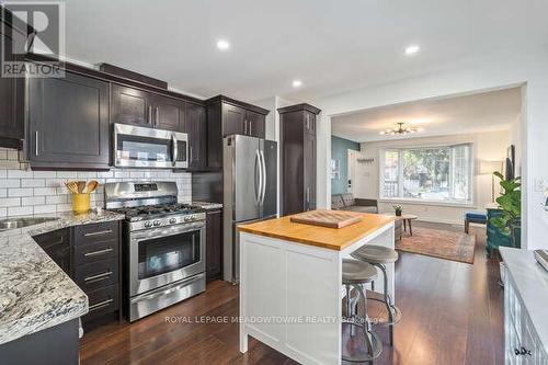 284 Ivon Avenue, Hamilton, ON - Indoor Photo Showing Kitchen With Upgraded Kitchen