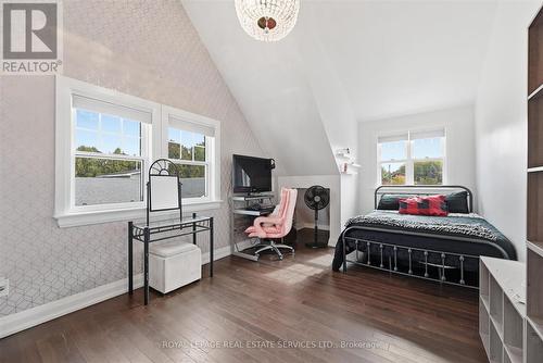 Junior Primary w/a Walk-In Closet and 3-PC Ensuite - 677 Greenwood Drive, Burlington, ON - Indoor Photo Showing Bedroom