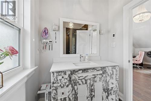 3-Piece Ensuite w/Heated Floor & Body-Jet Shower - 677 Greenwood Drive, Burlington, ON - Indoor Photo Showing Bathroom