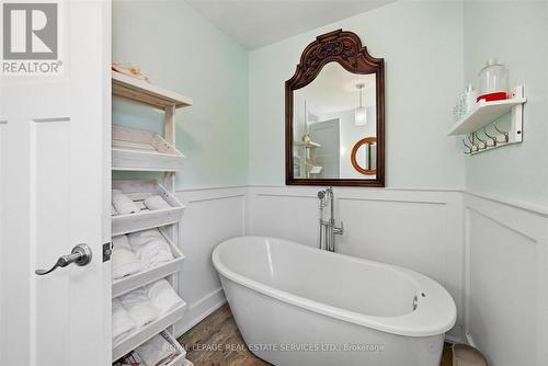 3-Piece Bath with Quartz Vanity & Freestanding Tub - 677 Greenwood Drive, Burlington, ON - Indoor Photo Showing Bathroom
