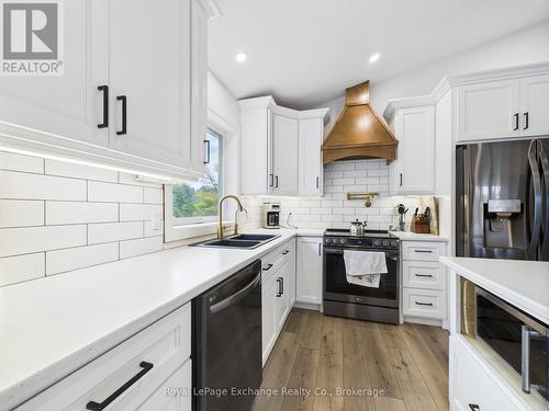 127 Hemlock Street, Huron-Kinloss, ON - Indoor Photo Showing Kitchen With Stainless Steel Kitchen With Double Sink With Upgraded Kitchen