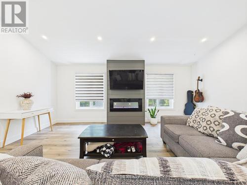 127 Hemlock Street, Huron-Kinloss, ON - Indoor Photo Showing Living Room With Fireplace