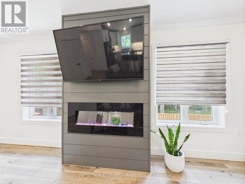 127 Hemlock Street, Huron-Kinloss, ON - Indoor With Fireplace