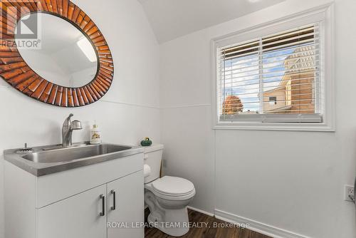 145 Munroe Avenue W, Renfrew, ON - Indoor Photo Showing Bathroom