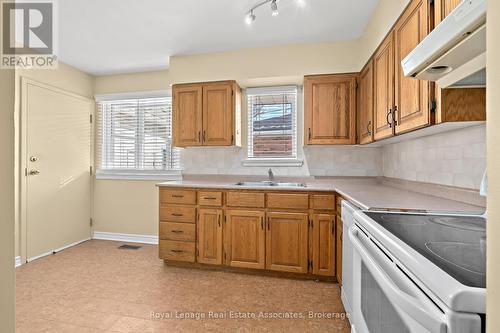 7 Rexway Drive, Halton Hills, ON - Indoor Photo Showing Kitchen With Double Sink