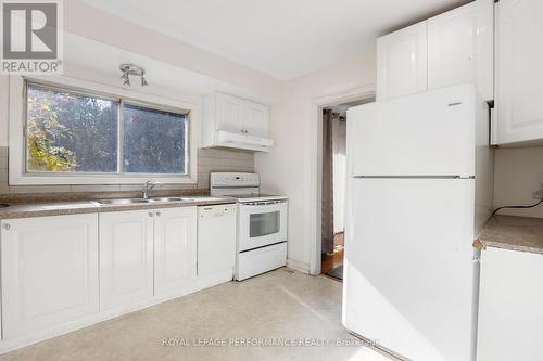 142 Meadowlands Drive W, Ottawa, ON - Indoor Photo Showing Kitchen With Double Sink
