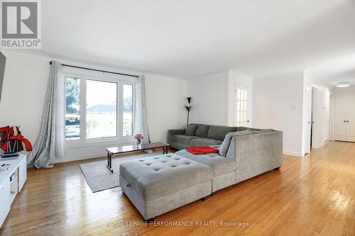 142 Meadowlands Drive W, Ottawa, ON - Indoor Photo Showing Living Room