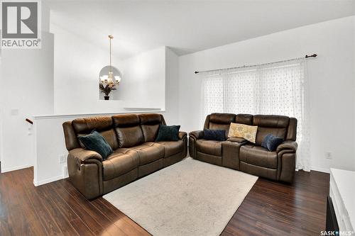 1526 Paton Crescent, Saskatoon, SK - Indoor Photo Showing Living Room