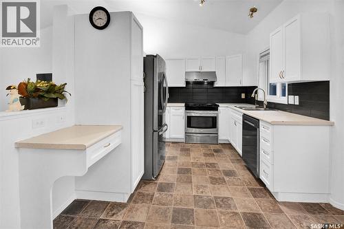 1526 Paton Crescent, Saskatoon, SK - Indoor Photo Showing Kitchen