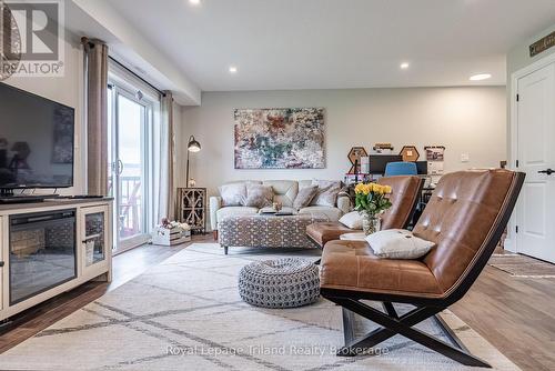 12 - 3194 Vivian Line 37 Line, Stratford, ON - Indoor Photo Showing Living Room