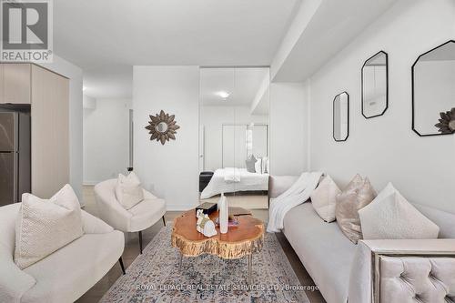 708 - 859 The Queensway, Toronto, ON - Indoor Photo Showing Living Room