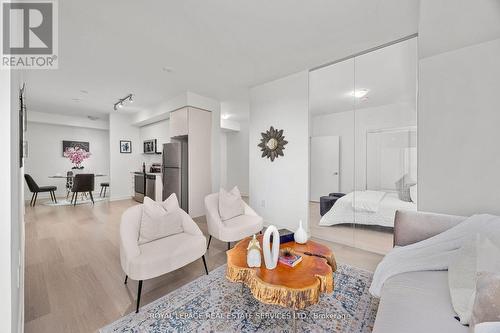 708 - 859 The Queensway, Toronto, ON - Indoor Photo Showing Living Room