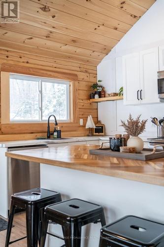 34 Elm Lane, Tudor And Cashel (Cashel Ward), ON - Indoor