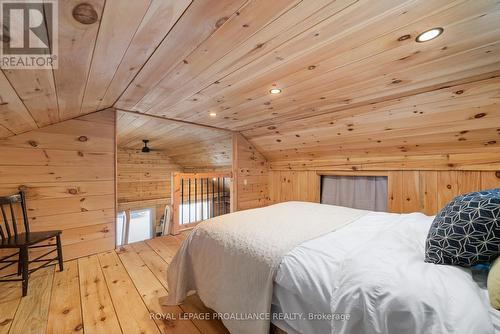 34 Elm Lane, Tudor And Cashel (Cashel Ward), ON - Indoor Photo Showing Bedroom