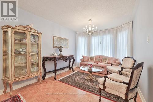 5310 Shackleton Way, Mississauga, ON - Indoor Photo Showing Living Room