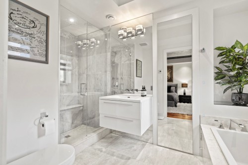 Salle de bains attenante à la CCP - A34-3982 Ch. De La Côte-Des-Neiges, Montréal (Ville-Marie), QC - Indoor Photo Showing Bathroom