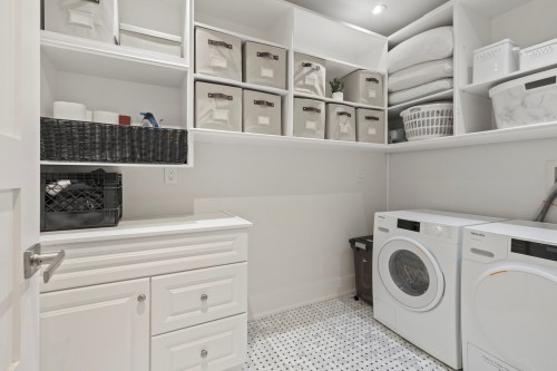 Salle de lavage - A34-3982 Ch. De La Côte-Des-Neiges, Montréal (Ville-Marie), QC - Indoor Photo Showing Laundry Room