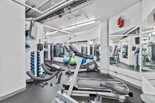 Salle d'exercice - A34-3982 Ch. De La Côte-Des-Neiges, Montréal (Ville-Marie), QC - Indoor Photo Showing Gym Room