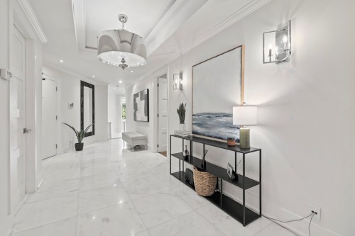 Hall d'entrée/Vestibule - A34-3982 Ch. De La Côte-Des-Neiges, Montréal (Ville-Marie), QC - Indoor Photo Showing Other Room