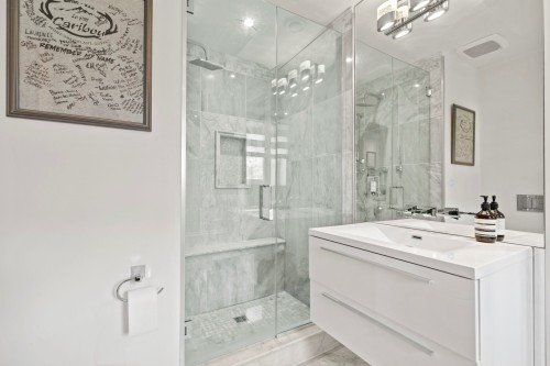 Salle de bains attenante à la CCP - A34-3982 Ch. De La Côte-Des-Neiges, Montréal (Ville-Marie), QC - Indoor Photo Showing Bathroom