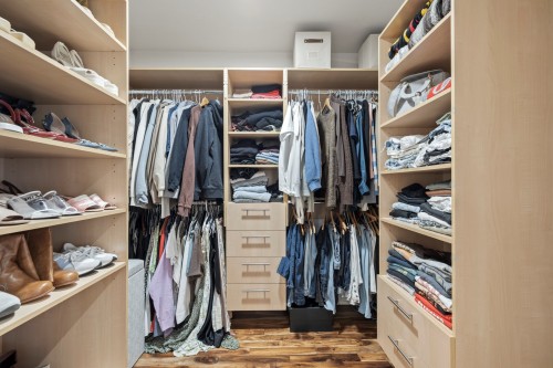 Penderie (Walk-in) - A34-3982 Ch. De La Côte-Des-Neiges, Montréal (Ville-Marie), QC - Indoor With Storage