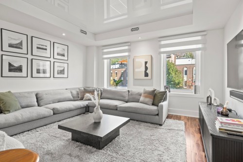 Salon - A34-3982 Ch. De La Côte-Des-Neiges, Montréal (Ville-Marie), QC - Indoor Photo Showing Living Room