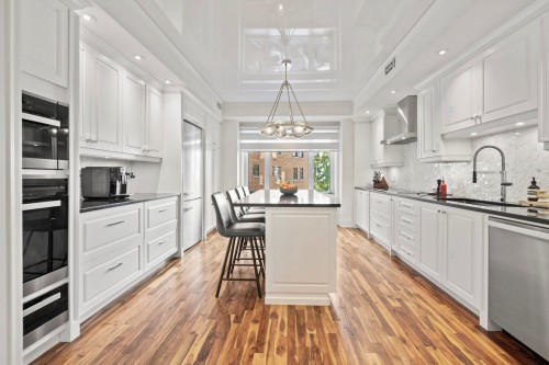 Cuisine - A34-3982 Ch. De La Côte-Des-Neiges, Montréal (Ville-Marie), QC - Indoor Photo Showing Kitchen With Upgraded Kitchen