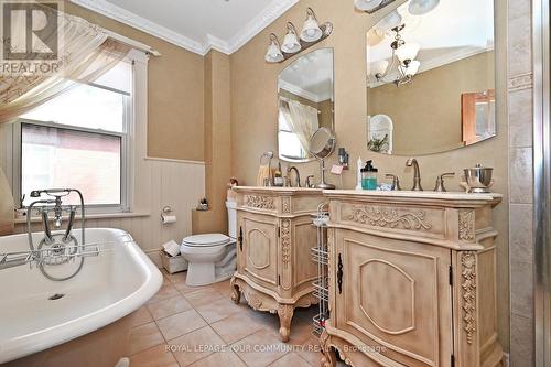 448 Timothy Street, Newmarket, ON - Indoor Photo Showing Bathroom