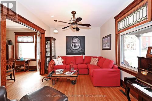 448 Timothy Street, Newmarket, ON - Indoor Photo Showing Living Room