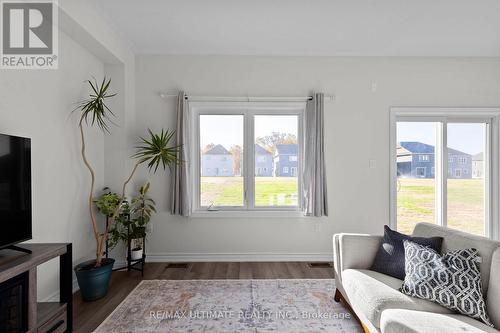 340 Mceachern Lane, Gravenhurst, ON - Indoor Photo Showing Living Room