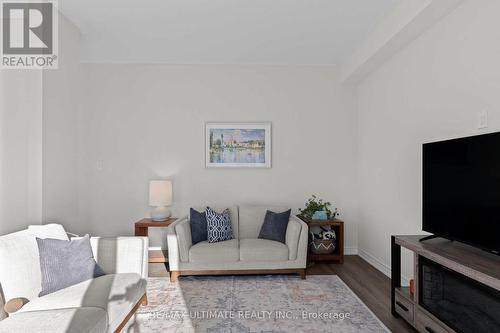 340 Mceachern Lane, Gravenhurst, ON - Indoor Photo Showing Living Room