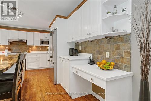 35 Crantham Crescent, Ottawa, ON - Indoor Photo Showing Kitchen