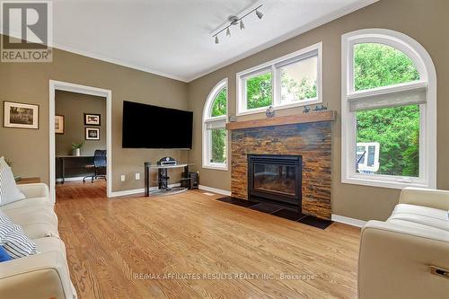 35 Crantham Crescent, Ottawa, ON - Indoor Photo Showing Living Room With Fireplace