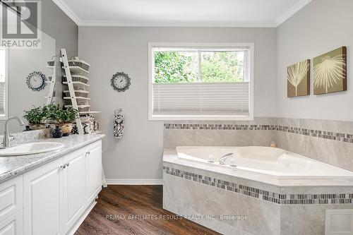 35 Crantham Crescent, Ottawa, ON - Indoor Photo Showing Bathroom