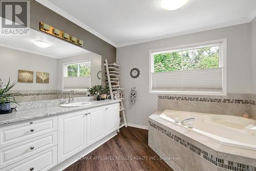 35 Crantham Crescent, Ottawa, ON - Indoor Photo Showing Bathroom