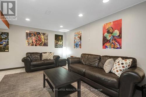 35 Crantham Crescent, Ottawa, ON - Indoor Photo Showing Living Room