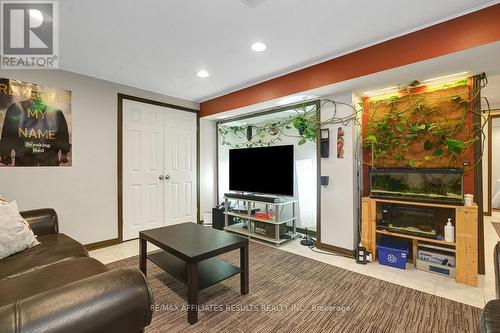 35 Crantham Crescent, Ottawa, ON - Indoor Photo Showing Living Room
