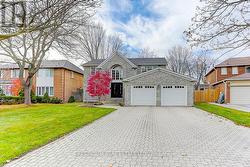 61 ADDINGTON SQUARE  Markham, ON L3R 7N2