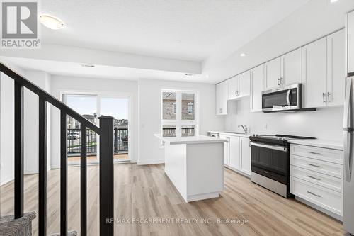 37 - 70 Kenesky Drive, Hamilton, ON - Indoor Photo Showing Kitchen