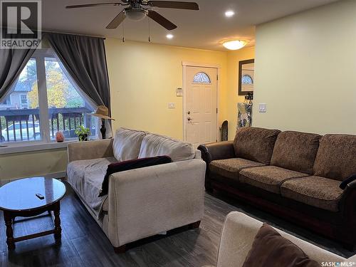 1019 Rae Street, Regina, SK - Indoor Photo Showing Living Room