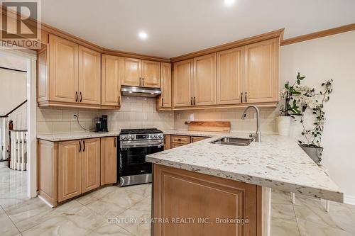 898 Stonehaven Avenue, Newmarket, ON - Indoor Photo Showing Kitchen With Double Sink