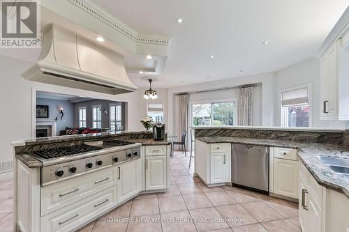 46 El Dorado Street, Richmond Hill, ON - Indoor Photo Showing Kitchen