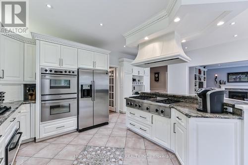 46 El Dorado Street, Richmond Hill, ON - Indoor Photo Showing Kitchen With Upgraded Kitchen