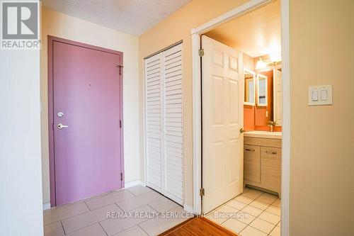 916 - 135 Hillcrest Avenue, Mississauga, ON - Indoor Photo Showing Other Room