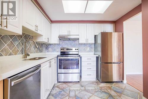 916 - 135 Hillcrest Avenue, Mississauga, ON - Indoor Photo Showing Kitchen With Stainless Steel Kitchen With Double Sink With Upgraded Kitchen