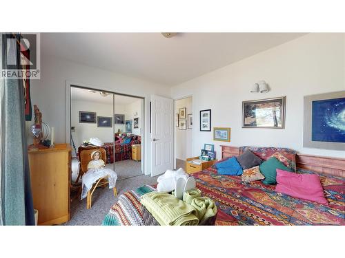 1200 Hwy 3, Osoyoos, BC - Indoor Photo Showing Living Room