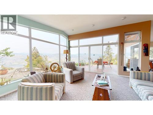 1200 Hwy 3, Osoyoos, BC - Indoor Photo Showing Living Room