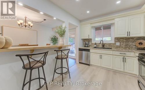 36 Blackfriars Place, Kitchener, ON - Indoor Photo Showing Kitchen With Upgraded Kitchen
