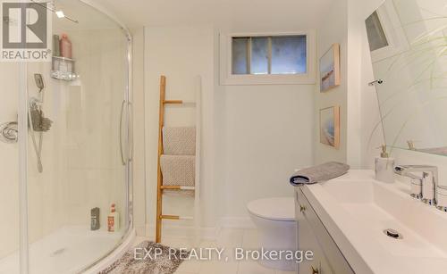36 Blackfriars Place, Kitchener, ON - Indoor Photo Showing Bathroom