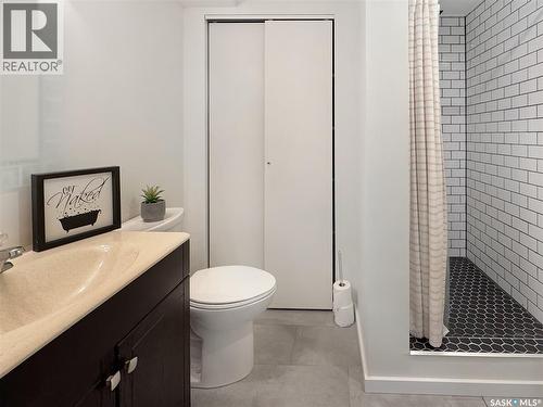 264 7Th Avenue W, Unity, SK - Indoor Photo Showing Bathroom